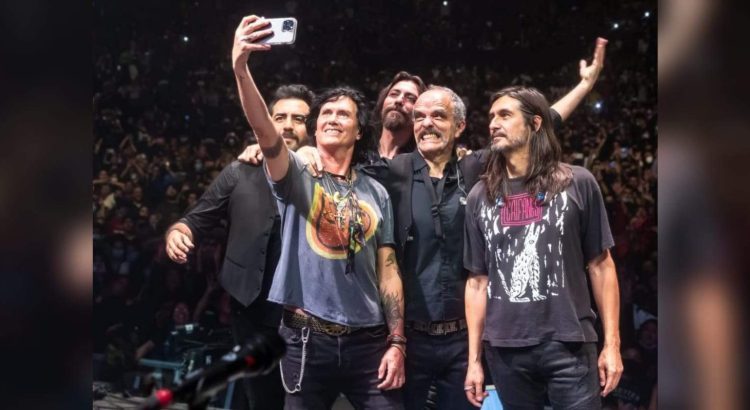 Caifanes prende a su público chiapaneco en concierto