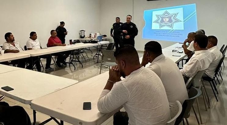 Ofrecen curso sobre manejo defensivo a taxistas de Zamora