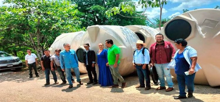 DIF Michoacán entrega 20 tinacos al municipio de Aquila