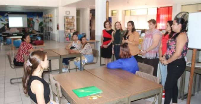 Mujeres terminan educación básica en Zamora