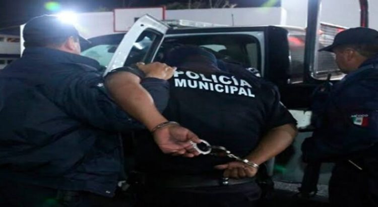 Tres policías municipales son detenidos por casos de desapariciones en Michoacán