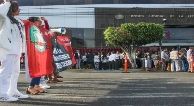 Uruapan también se manifiestan empleados del Poder Judicial