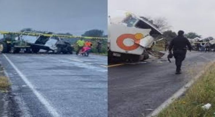 Choque múltiple en carretera de Michoacán deja decena de heridos y un fallecido