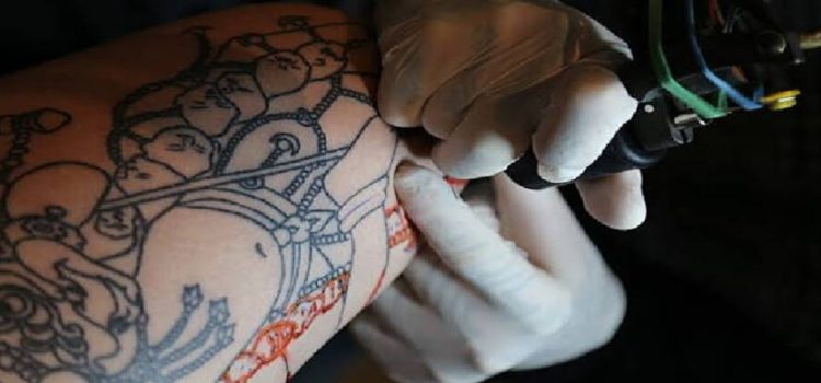 En Michoacán ya está prohibido hacer tatuajes y perforaciones a menores de edad