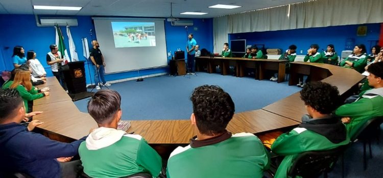 Visitan estudiantes del Conalep Zamora espacios del ITESZ