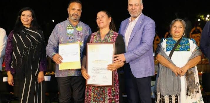 Premian en Michoacán las artesanas