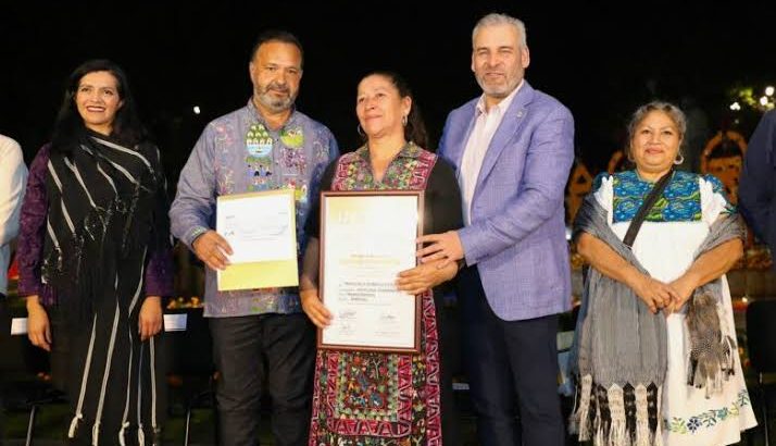 Premian en Michoacán las artesanas