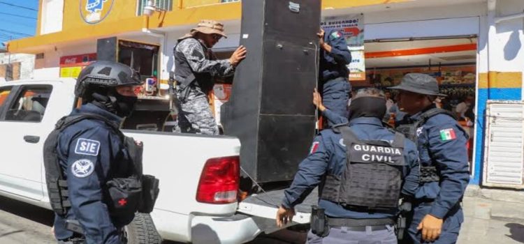 Autoridades federales y estatales aseguran 127 máquinas traga monedas en 8 cateos