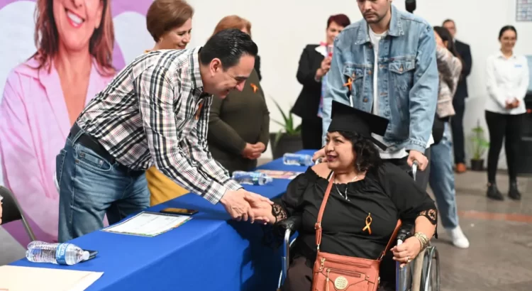 Con fiesta y certificados, mujeres de Zamora concluyen su educación básica