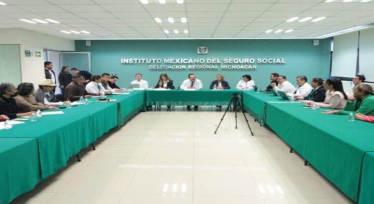 Autoridades del IMSS se reúnen con pacientes oncológicos en Michoacán