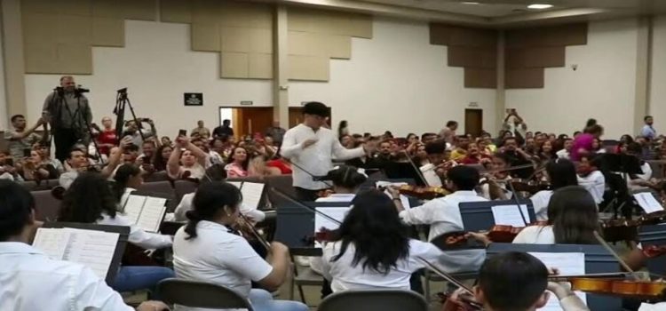 Orquesta de Michoacán lucha para alejar a los jóvenes del crimen organizado