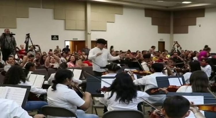 Orquesta de Michoacán lucha para alejar a los jóvenes del crimen organizado