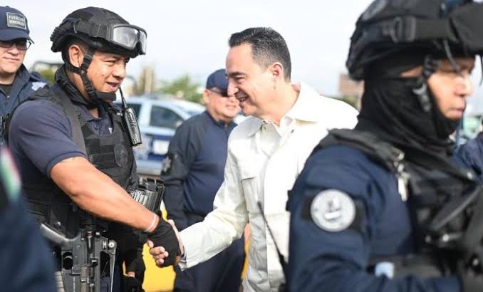 Entregó Carlos Soto uniformes y equipo táctico a policías de Zamora