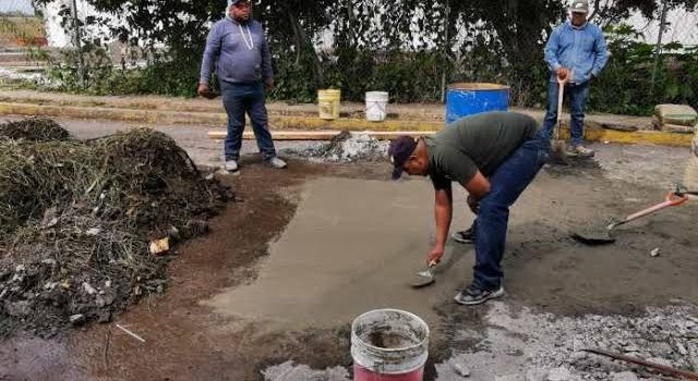 Rehabilitan canal y reparan losa en Circuito Vial Galeana de Zamora