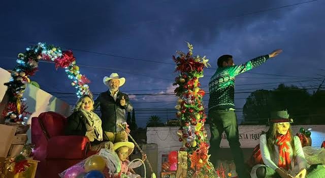 Participaron 1,500 personas en desfile navideño de Zamora