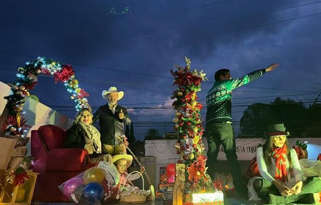 Participaron 1,500 personas en desfile navideño de Zamora