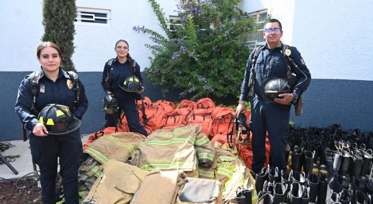 Dotan de equipo nuevo a bomberos de Zamora