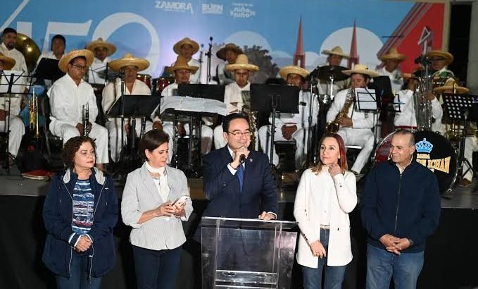 Celebra Carlos Soto el aniversario de la Fundación de Zamora