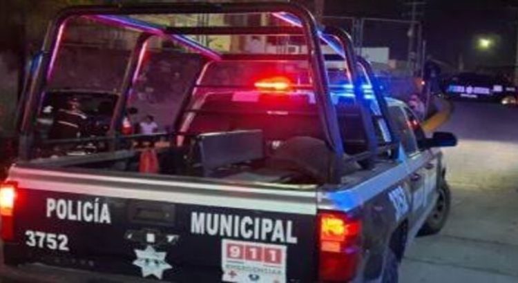 Sujetos armados despojan a una familia de su camioneta en carretera de Michoacán