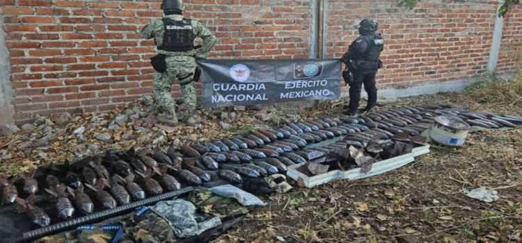 Aseguran más de 130 explosivos caseros y 2 vehículos en Michoacán