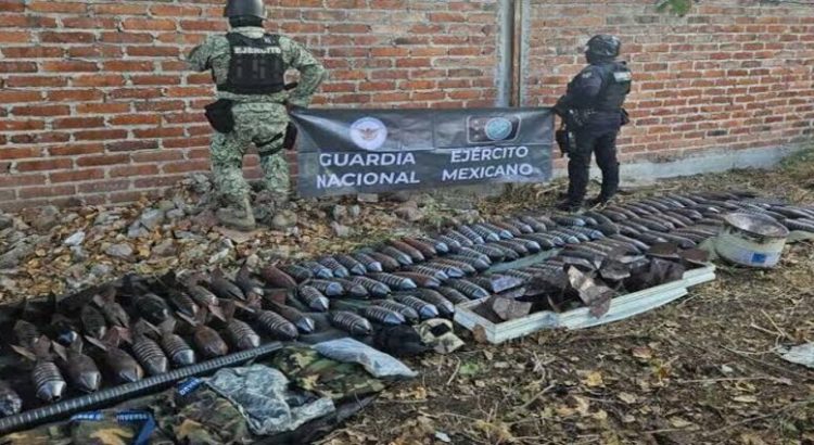 Aseguran más de 130 explosivos caseros y 2 vehículos en Michoacán