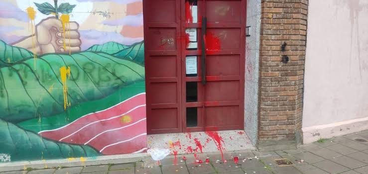 Atacada con pintura y huevos la sede del PSOE de Zamora