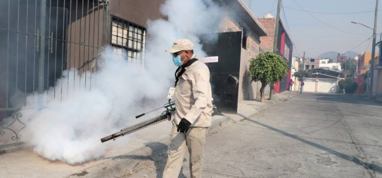 Capacitan a empleados municipales para prevención de dengue en Zamora