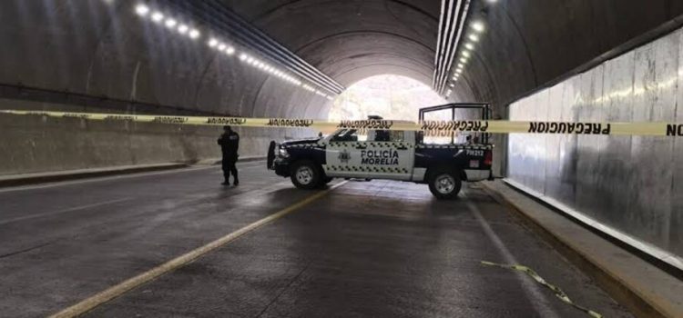 Abandonaron dos cadáveres a plena luz del día en túnel de Morelia, Michoacán