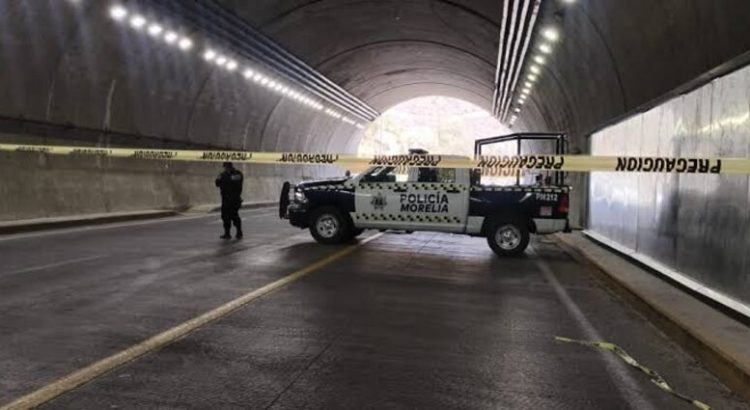 Abandonaron dos cadáveres a plena luz del día en túnel de Morelia, Michoacán