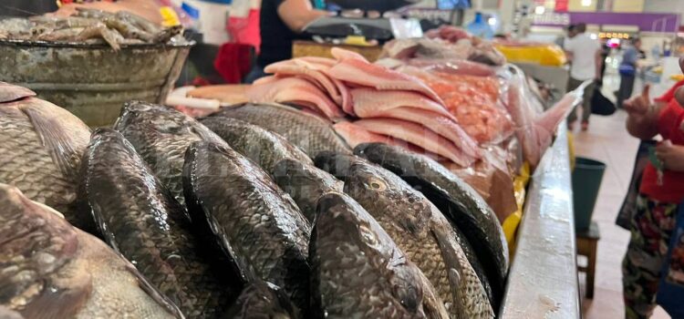 Vendedores de mariscos en Zamora reportan bajas ventas