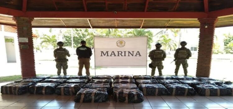 Marina asegura casi dos toneladas de cocaína en Michoacán