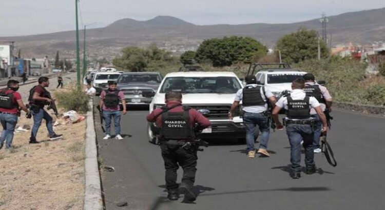 Reportan niño lesionado por bala tras enfrentamiento en Michoacán