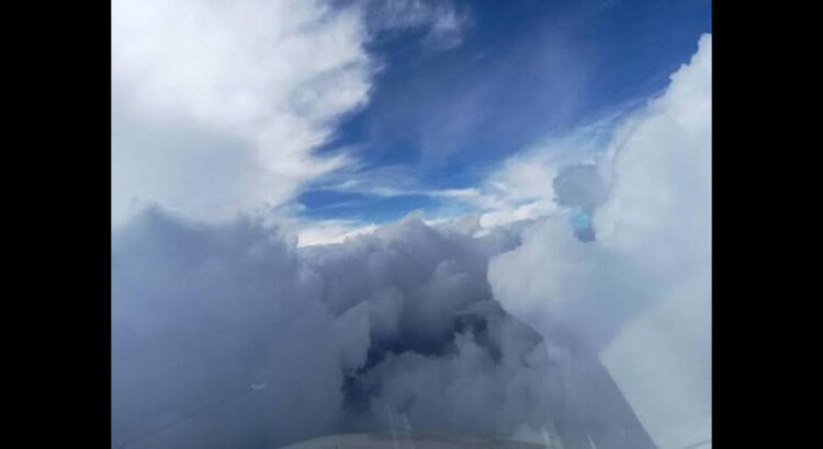 Inicia bombardeo de nubes por sequía en Michoacán