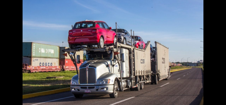 Sujetos roban 5 camionetas de un camión madrina en Michoacán