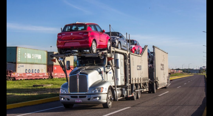 Sujetos roban 5 camionetas de un camión madrina en Michoacán