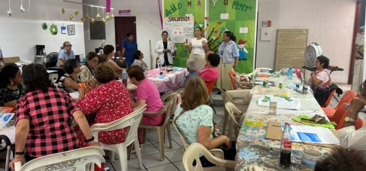 Realizan pláticas con adultos mayores de temas de nutrición en Zamora