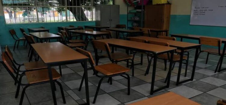 Más de 500 aulas continúan sin maestro en Michoacán