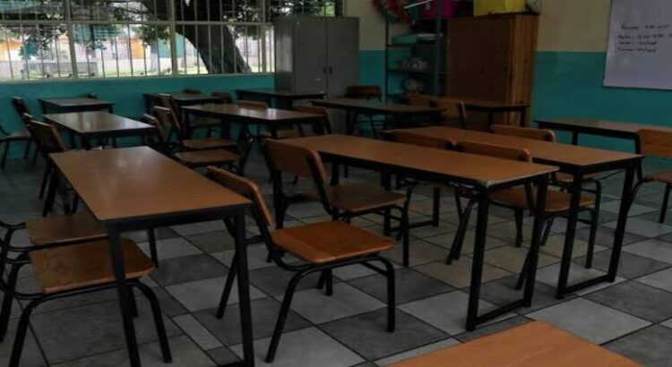 Más de 500 aulas continúan sin maestro en Michoacán