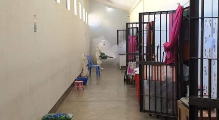 Fumigan contra el dengue los penales de Michoacán