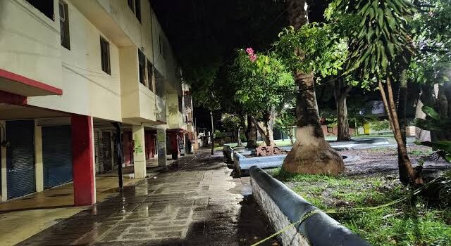 Asesinan a dos jóvenes frente a una tienda de abarrotes en La Pradera