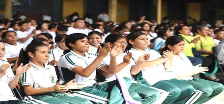 Escuelas de Michoacán serán promotoras de la salud con gobierno de Sheinbaum