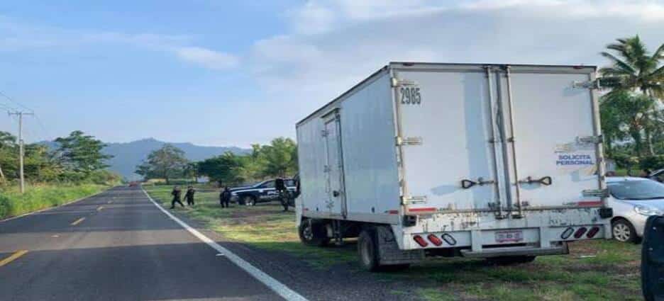 Roban tres unidades con mercancía en importantes vías de Michoacán