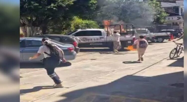 En Michoacán, vinculan a diez personas por agredir a policías e incendiar una patrulla