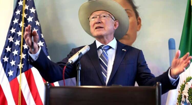 Ken Salazar critica la estrategia de seguridad de AMLO: “Abrazos, no balazos” ha fallado Ken Salazar critica la estrategia de seguridad de AMLO: “Abrazos, no balazos” ha fallado