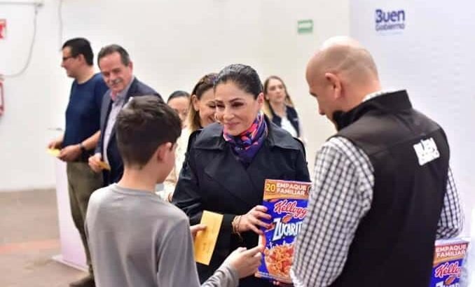 Apoya DIF Zamora a estudiantes con Becas Padrino