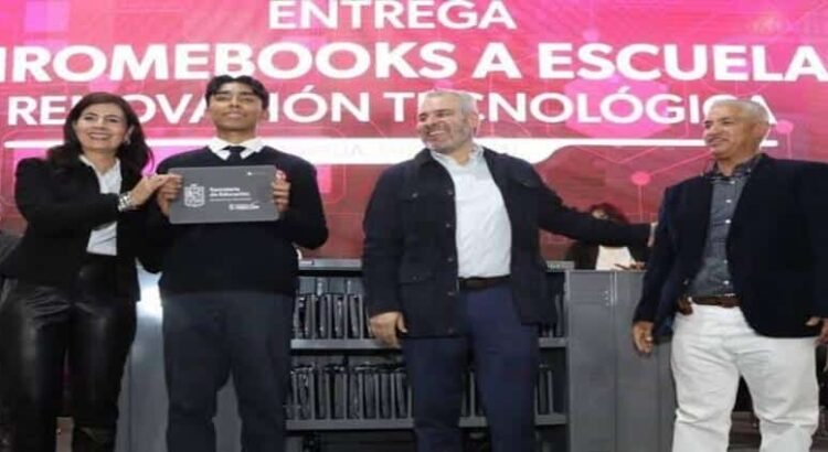 Entrega Bedolla 6 mil computadoras a estudiantes de secundaria en Michoacán