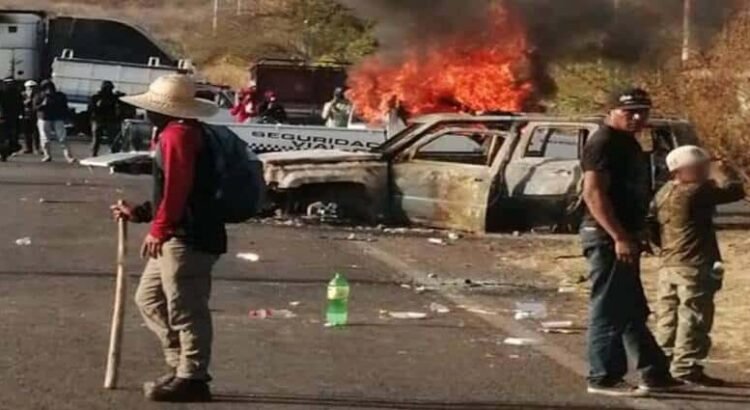 Incendian patrullas por desaparición de dos indígenas en Michoacán