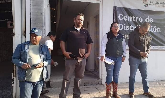 Entregan fertilizante para productores de la región Zamora