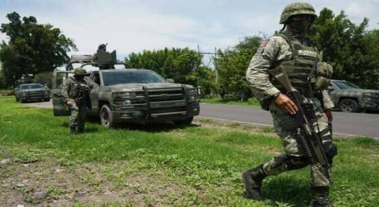 Detienen a tres presuntos integrantes del CJNG tras agresión contra de militares en Michoacán Detienen a tres presuntos integrantes del CJNG tras agresión contra de militares en Michoacán