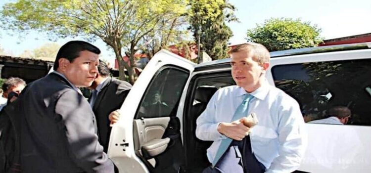 Gobernador de Michoacán culpa a autodefensas de extorsionar a limoneros